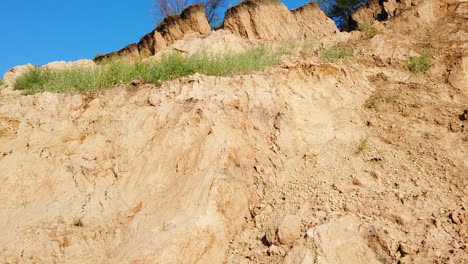 pendientes de deslizamiento de tierra en la playa