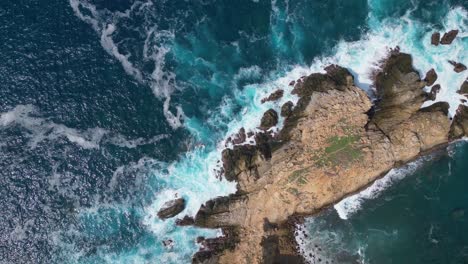 Discovering-the-enchanting-Pacific-Ocean-from-Above-Punta-Cometa-in-Mazunte,-Oaxaca,-Mexico