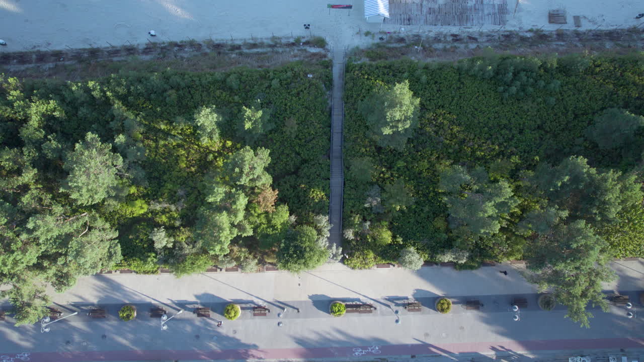 krynica morska 자동차에 대한 공중 하향식보기