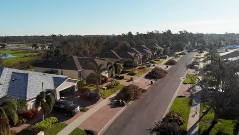 4k drone-video van orkaanschade aan huizen in de stillwater-buurt van englewood, florida - 01
