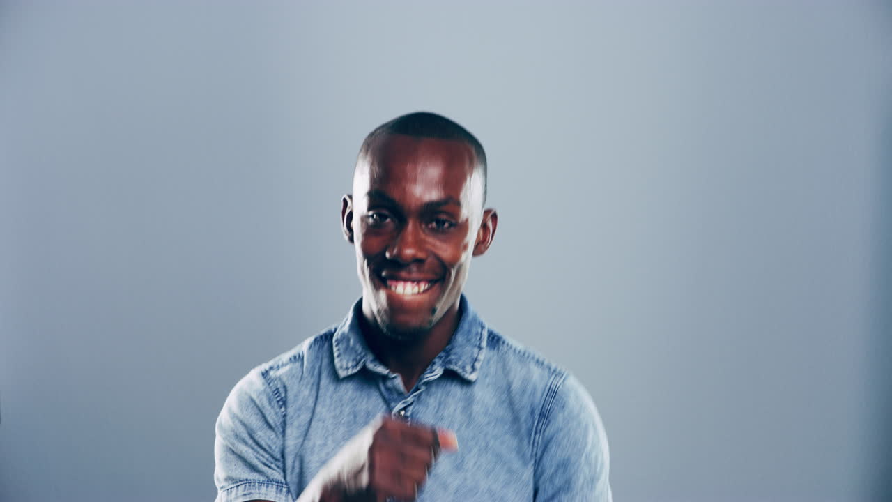 sólo balancearse y sonreír