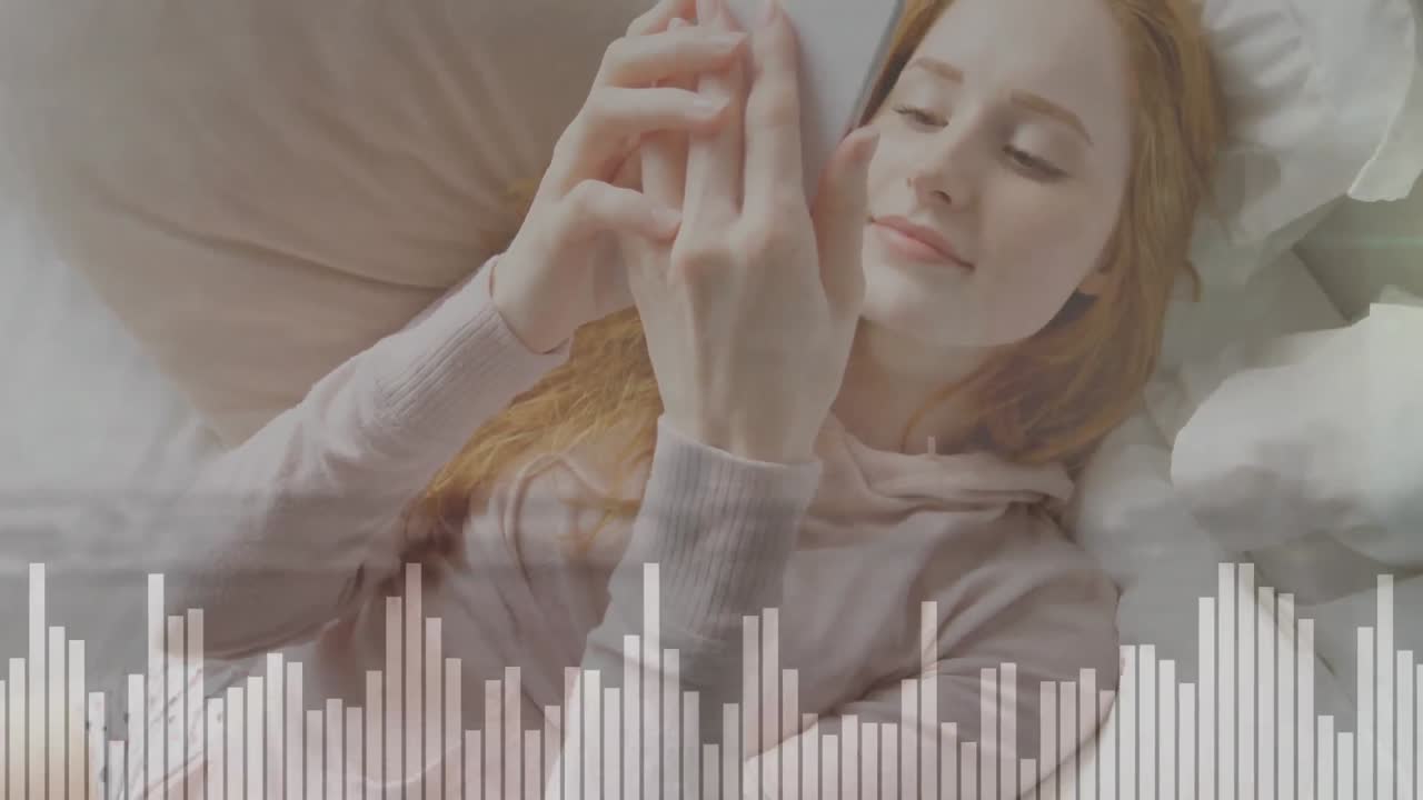 스마트폰을 사용하는 백인 사업가 여성 위에 움직이는 기둥의 애니메이션