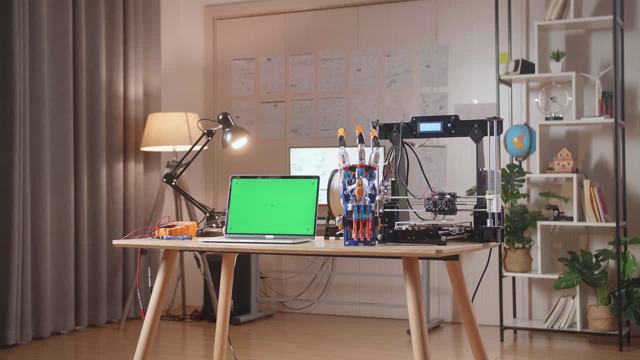 3D Printer and Laptop Workstation