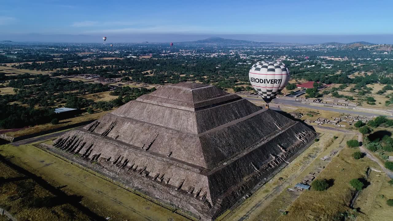 Hot air balloon in front of the Teotihuacan Pyramid, in sunny San Juan, Mexico - Ascending, Aerial view