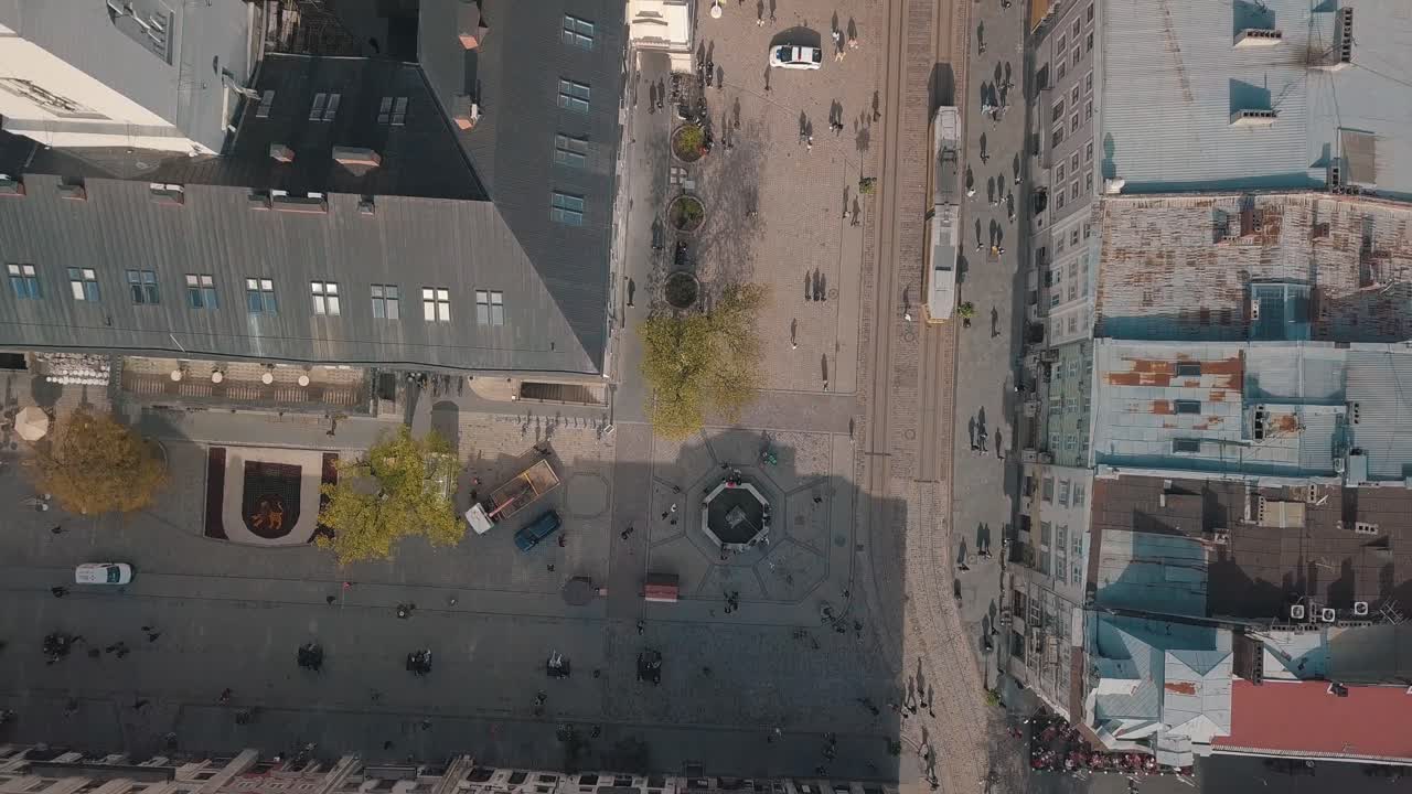 воздушный город львов, украина. европейский город. центральная часть старого города. ратуша