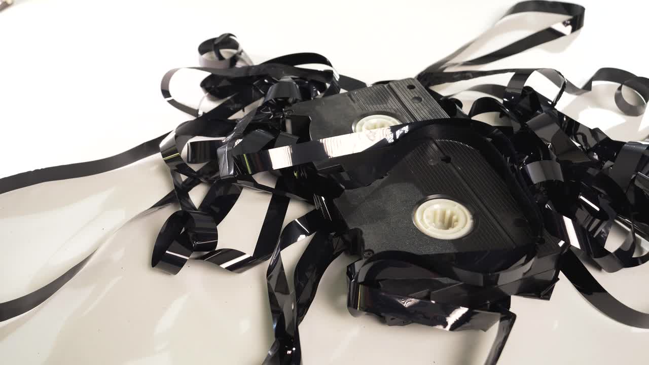 테이프가 풀린 오래된, 은 vhs 카세트