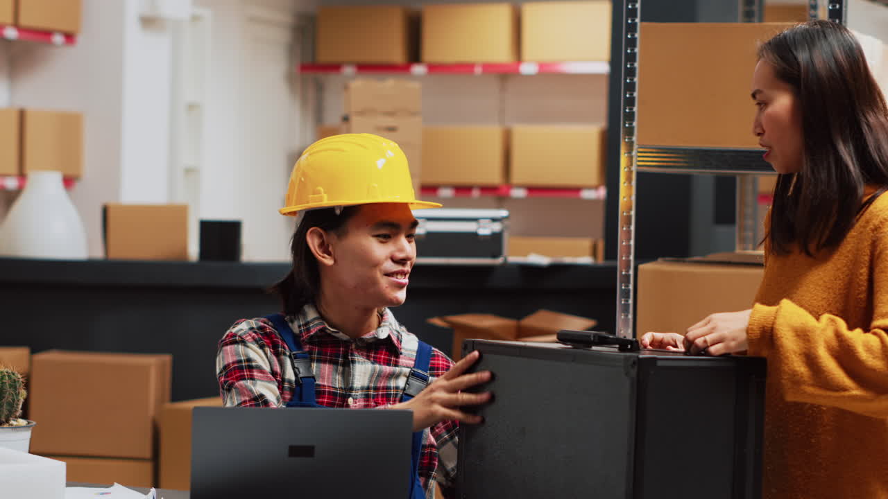 trabajadores de almacén