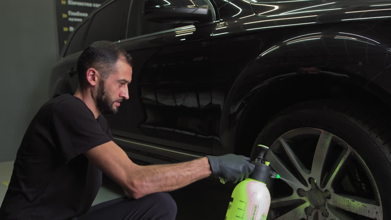 detalles de automóviles en un garaje