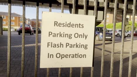 Close-up-of-a-sign-indicating-residents-parking-only-with-flash-parking-in-operation