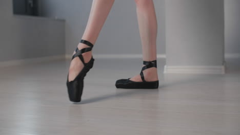 ballet dancer practicing pointe