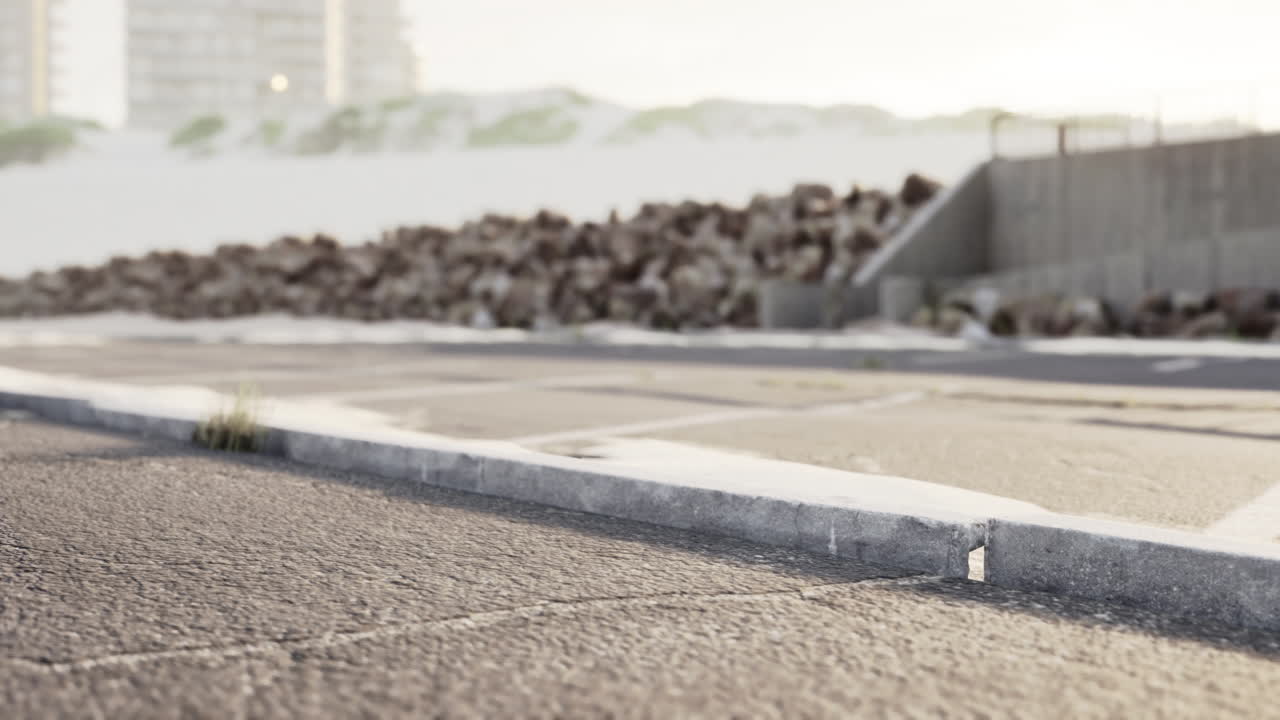 해변에 있는 빈 주차장