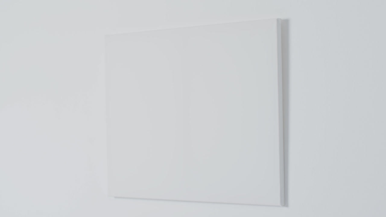 video vertical de un letrero de lienzo blanco con espacio de copia en un fondo blanco