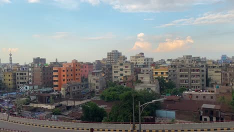 carro lateral de edificios residenciales y paisaje urbano de dhaka en bangladesh
