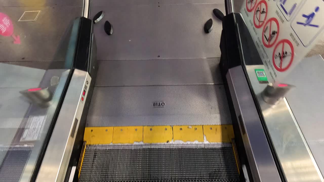 공항 에스컬레이터 의 여행