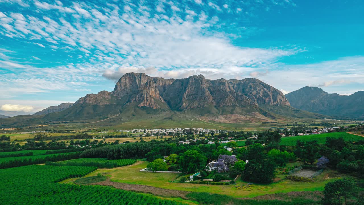 Discover the enchanting landscapes of South Africa's mountains through this hyperlapse footage, where dynamic clouds and vibrant greenery combine to create a truly mesmerizing visual experience