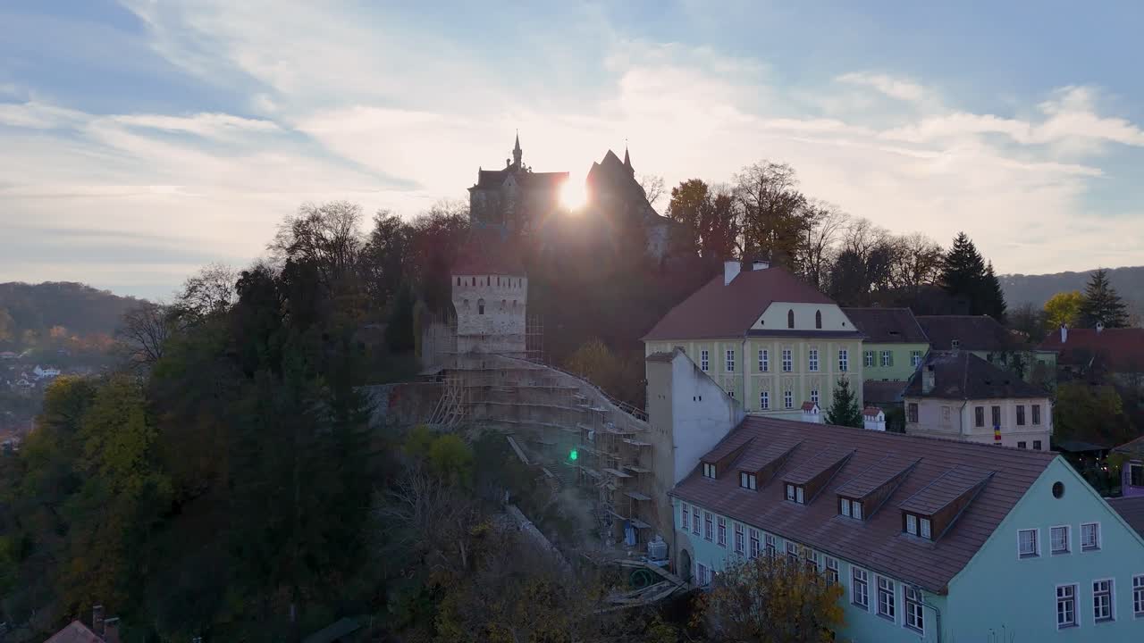 he golden and red hues of the fall season highlight the timeless beauty of this UNESCO World Heritage site, offering a breathtaking aerial view of the city’s rich history and picturesque landscape.