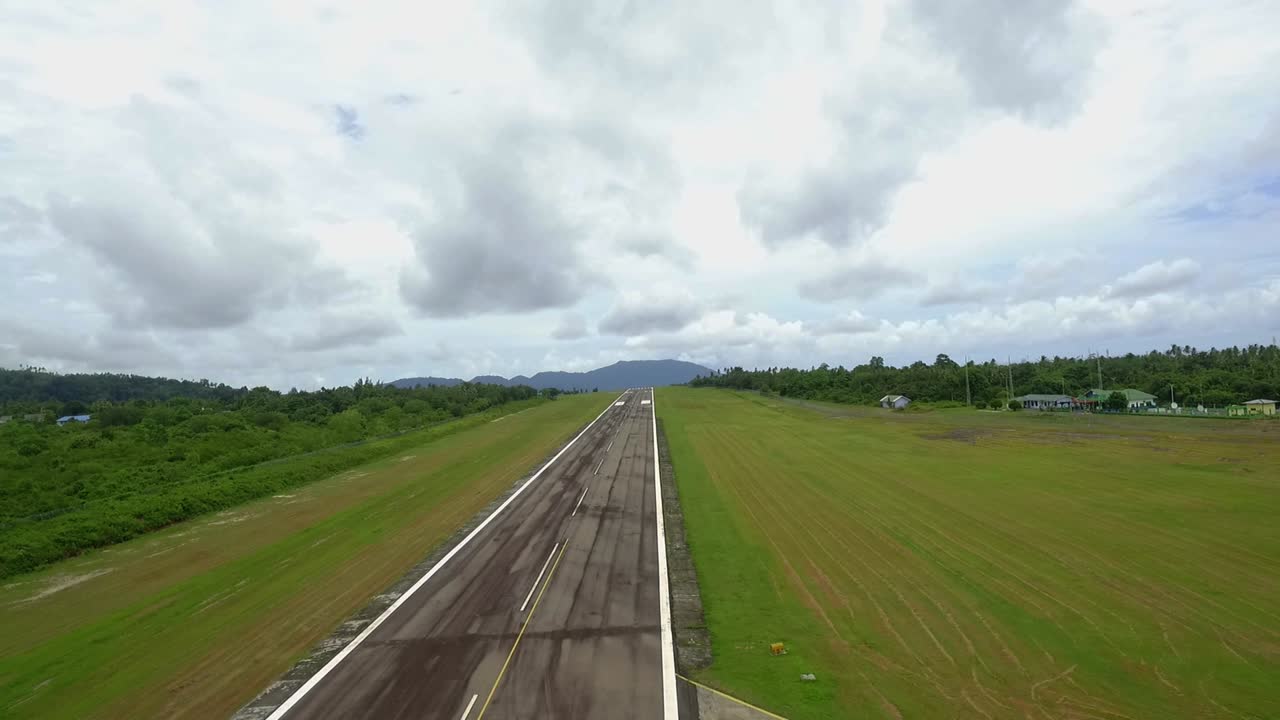 - 웨이 섬의 작은 공항에서 탈출