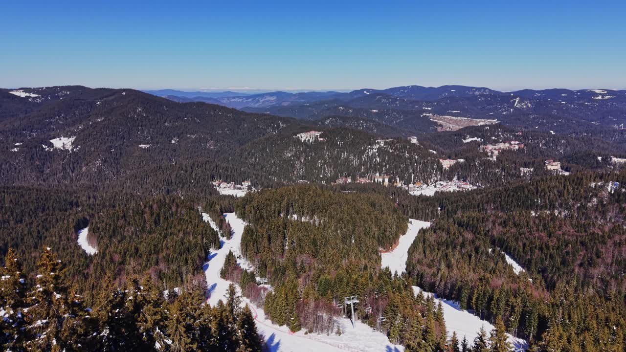 Viste dai Carpazi durante una limpida giornata invernale in Bulgaria