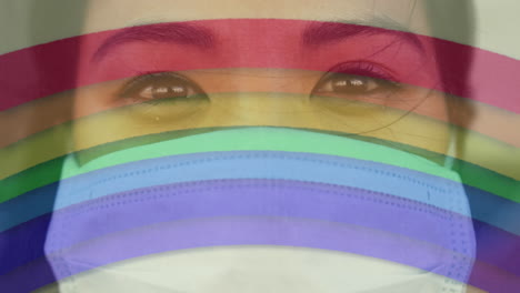 arco iris contra una mujer con una máscara facial