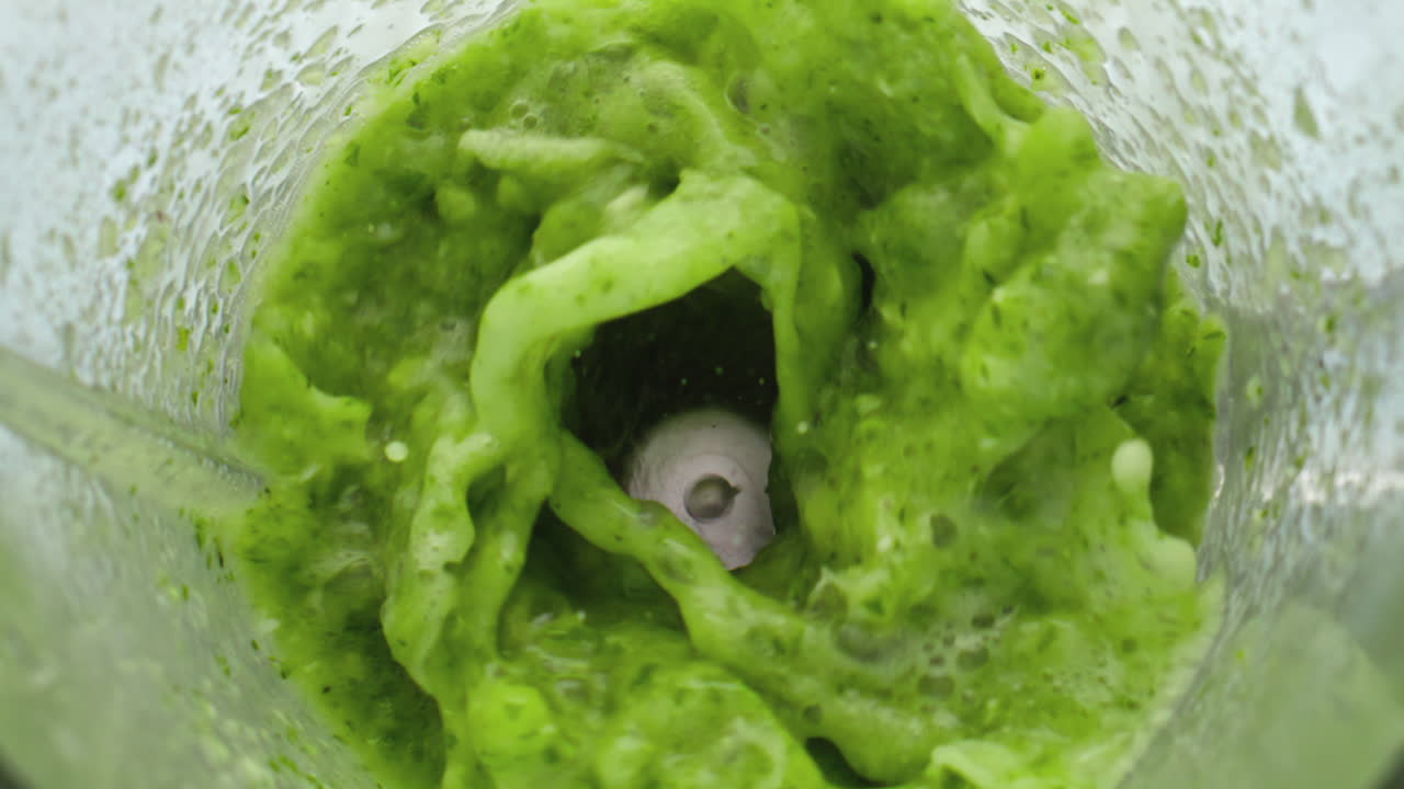 녹색 스무디 버블링 블렌더 - 건강한 영양을위한 디스 테일