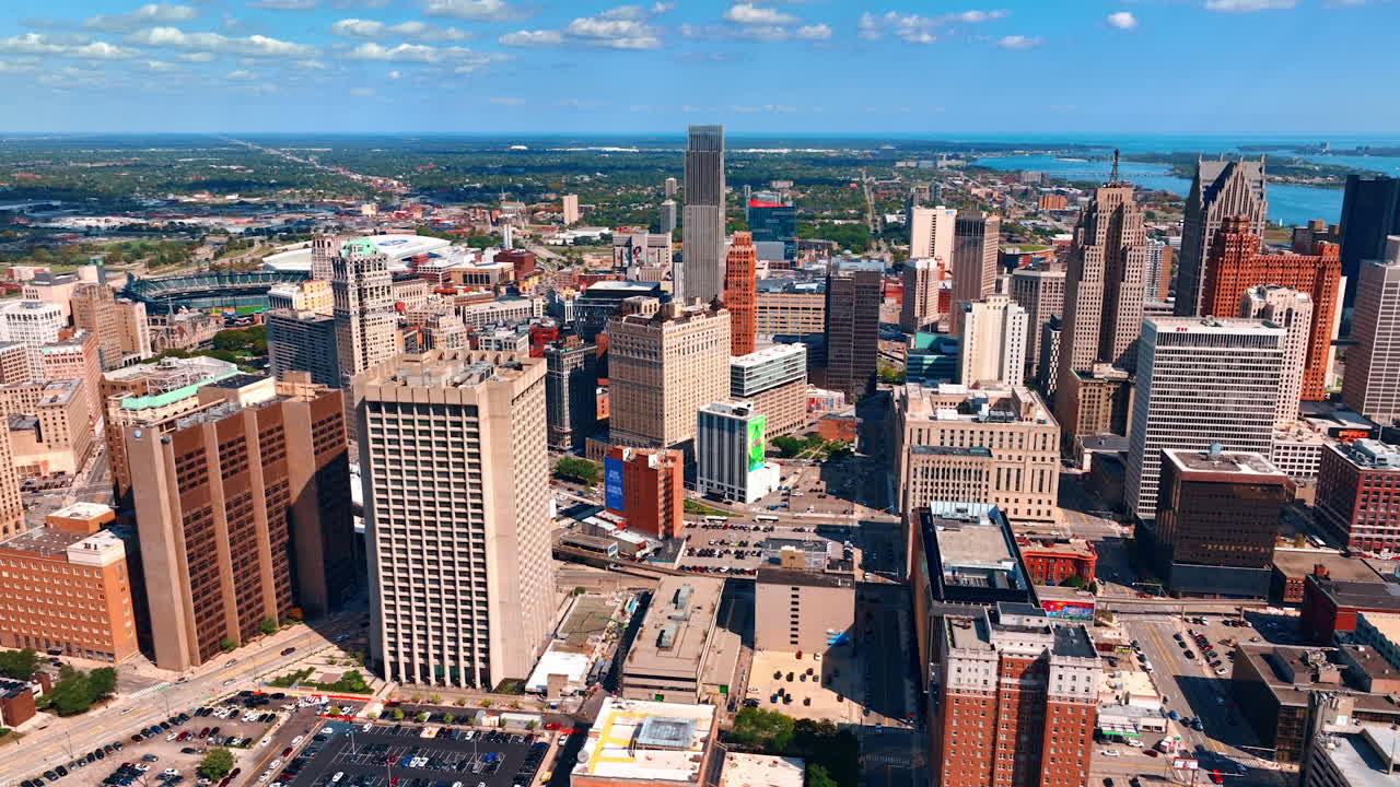 Detroit, USA, 28 July 2025: View on the sunny downtown of Detroit, Michigan, USA. Vast green uptown at backdrop