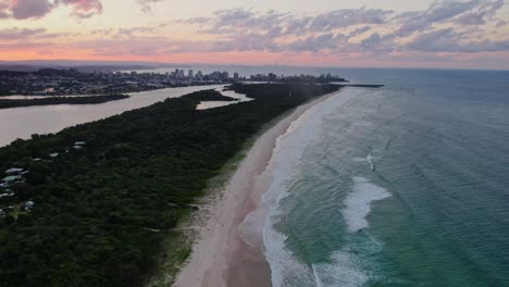 Zeitraffer---Dreamtime-Beach-In-Fingal-Head,-Nord-New-South-Wales,-Australien