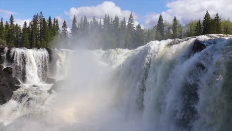 Zeitlupenvideo-Der-Wasserfall-Ristafallet-Im-Westlichen-Teil-Von-Jämtland-Gilt-Als-Einer-Der-Schönsten-Wasserfälle-Schwedens.