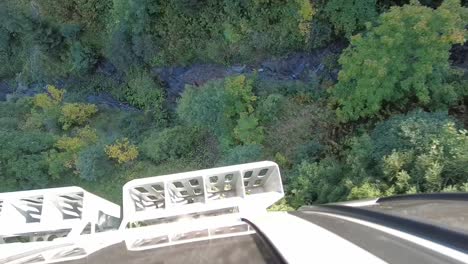 Looking-straight-down-from-a-cable-car-window,-Kitzsteinhorn-Kaprun-in-Austria