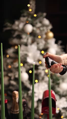 encendiendo velas de navidad