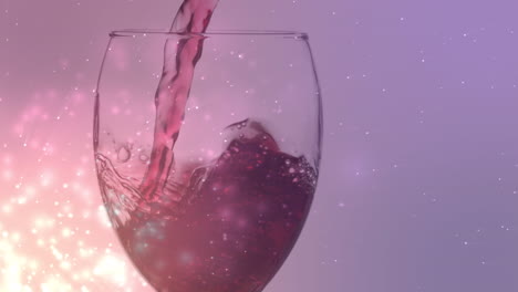 animación de luces sobre vino de rosa vertiendo en vaso sobre fondo violeta