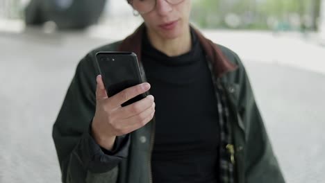 Woman-talking-and-using-smartphone-outdoor