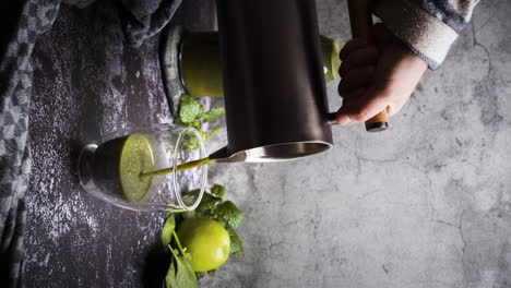 Video-Vertical-De-Batido-Verde-O-Jugo