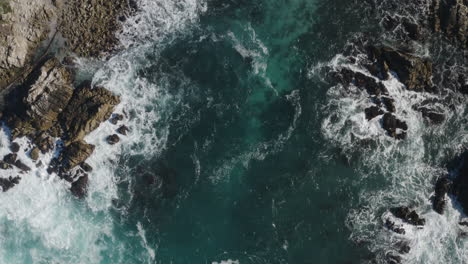 4K-cinematic-overhead-of-a-rocky-beach-at-Pacific-Grove-California-with-stunning-turquoise-water