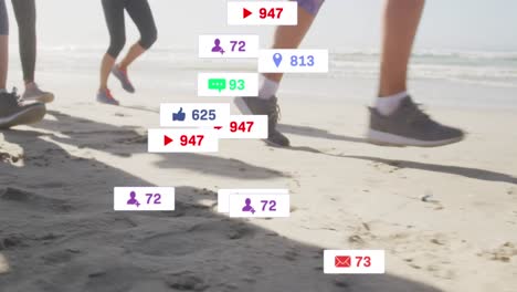 Animation-Von-Social-Media-Benachrichtigungen-über-Frauen,-Die-Am-Strand-Laufen