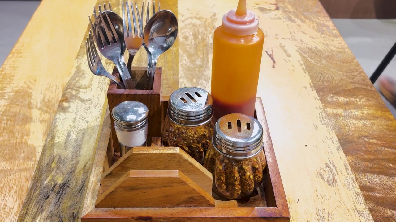 Restaurant Table Condiment Set With Cutlery Sauce Bottle Salt and Spice Shakers