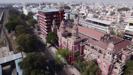 Vista-Aérea-Del-Gran-Edificio-Británico-Cerca-De-La-Estación-Central-De-Chennai