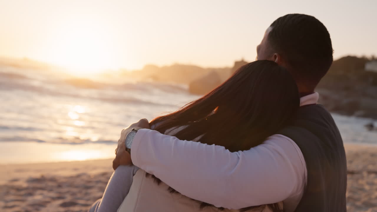 행복한 커플, 해가 지고 해변, 사랑