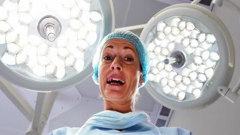 Female-surgeon-interacting-with-patient