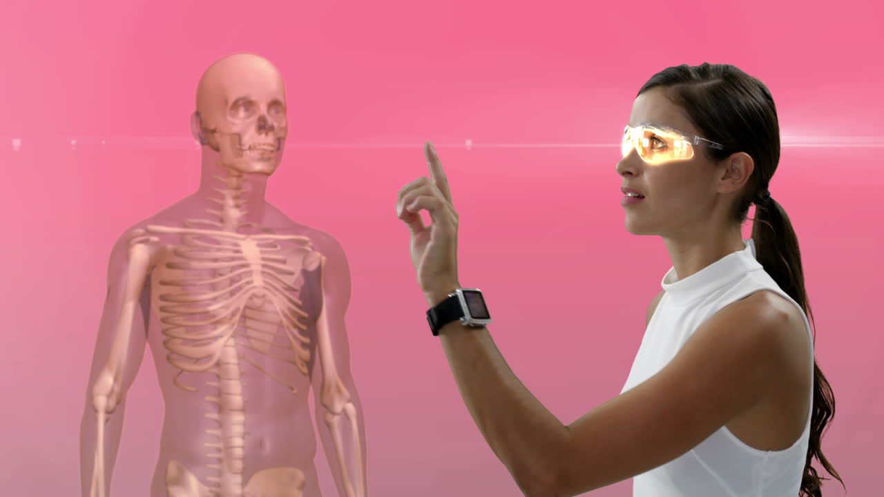 mujer de negocios con gafas futuristas