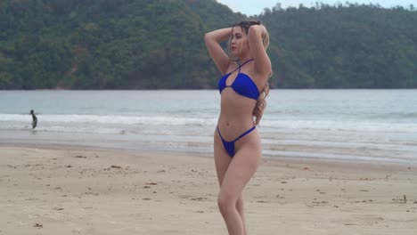 Un-Día-De-Playa-Para-Una-Modelo-De-Bikini-El-Encanto-Caribeño-De-Trinidad-Y-Tabago-Ofrece-Un-Entorno-Pintoresco