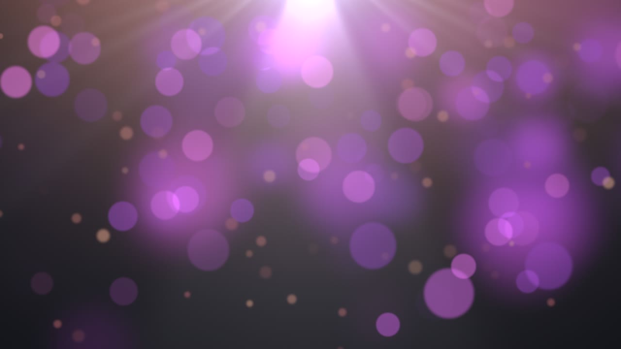 gran bokeh redondo púrpura con rayos de sol en un fondo oscuro
