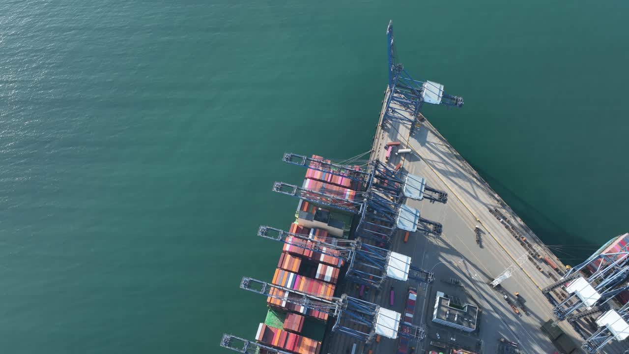 중국 젠 시에 있는 양티안 국제 컨테이너 터미널의 항공 영상