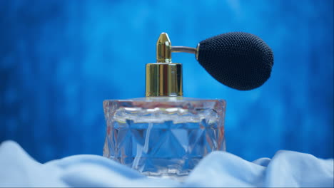 producto, perfume y fragancia con aceite esencial