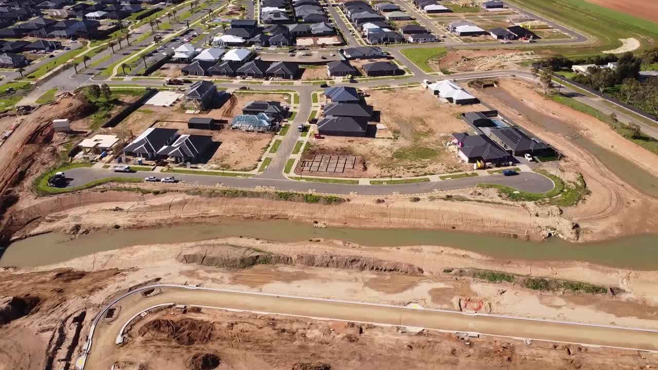 drone disparado sobre el nuevo desarrollo de viviendas residenciales en buckland park, australia del sur