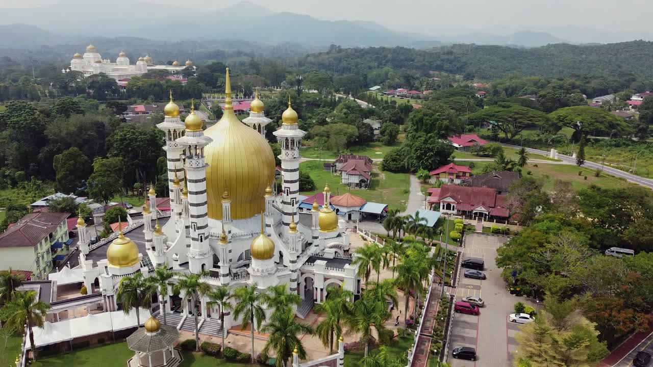 fotografía de un avión no tripulado de la mezquita musulmana de malasia en kuala kangsar perak