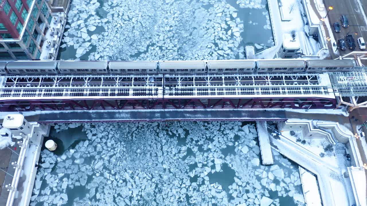 imágenes aéreas del río chicago congelado durante el vórtice polar de 2019