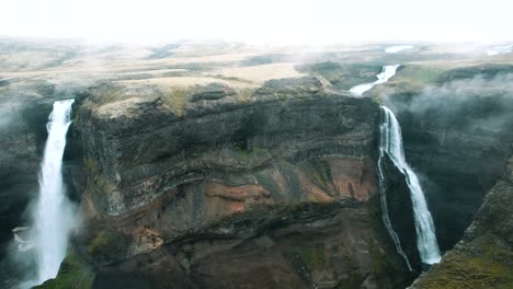 cataratas de haifoss y granni en el río fossa, islandia