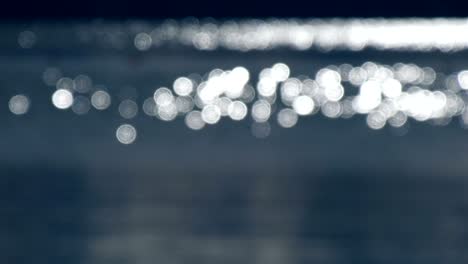 reflejos, bokeh, en un agua