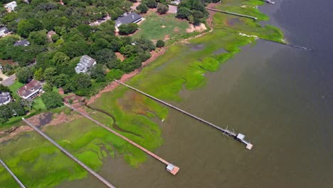 Imágenes-Aéreas-De-Drones-De-La-Costa-Sureste-De-Mt-Agradable,-Carolina-Del-Sur,-Estados-Unidos