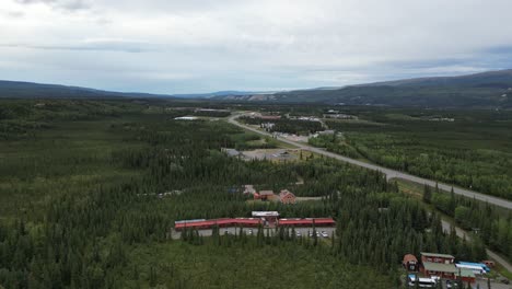 Kleinstadt-In-Alaska.-Umgeben-Von-Purer-Wildnis